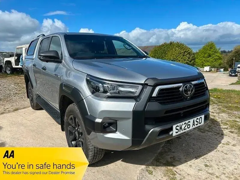 Używany Toyota HiLux 201 KM (147 kW) 2026 Srebrny Pickup