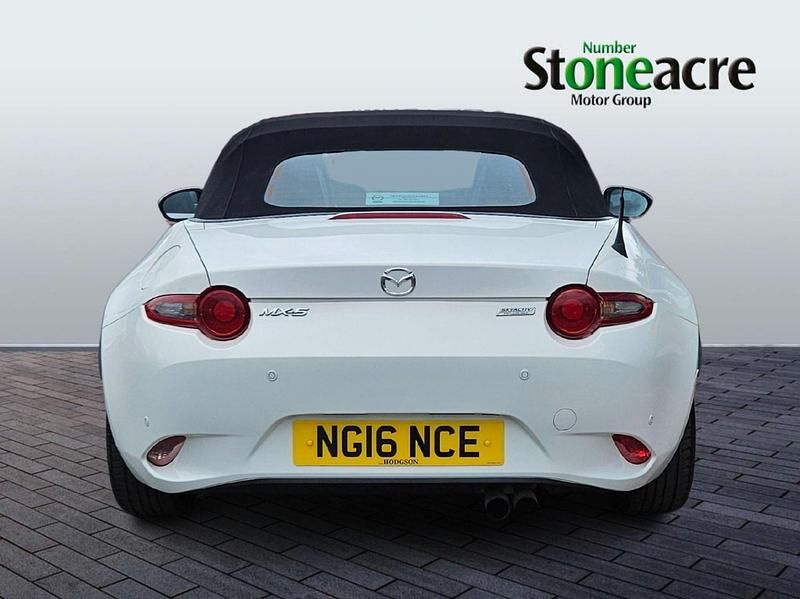Used Mazda MX5 Inclusive 131 HP (96 kW) 2016 White Cabriolet