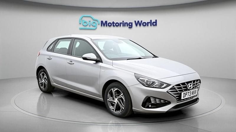 Used Hyundai i30 SE 120 HP (88 kW) 2023 Silver Hatchback