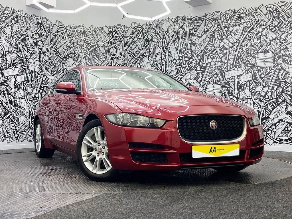 Used Jaguar XE Prestige 240 HP (176 kW) 2017 Red Sedan