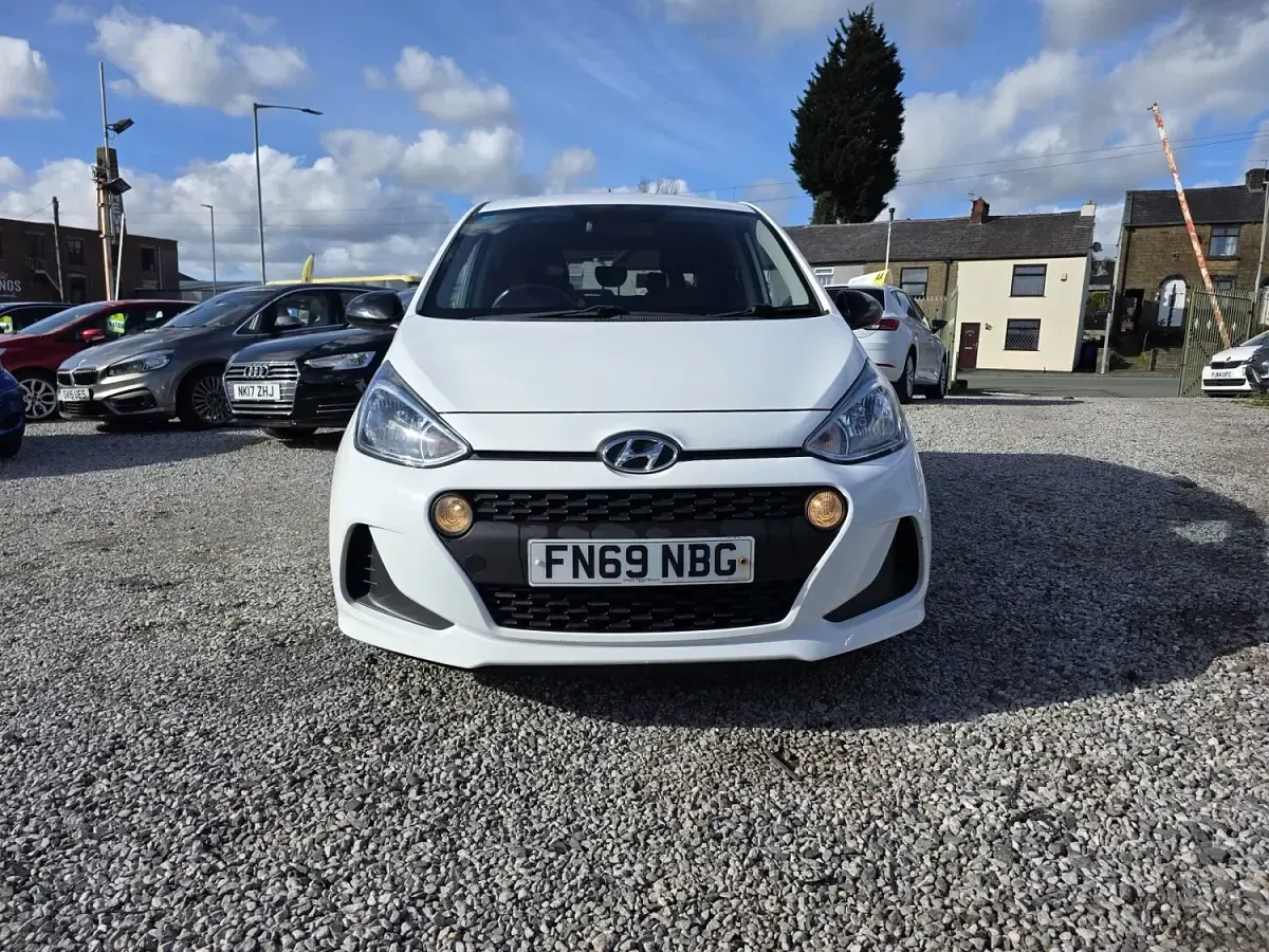Used Hyundai i10 2019 White Hatchback