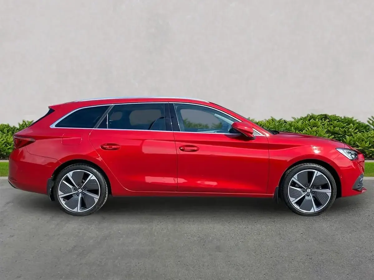 Used Seat Leon XCELLENCE Lux 272 HP (200 kW) 2021 Red Estate