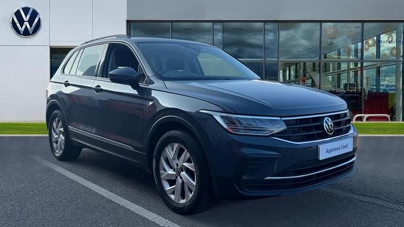 Used VW Tiguan Life 150 HP (110 kW) 2022 Dolphin grey SUV