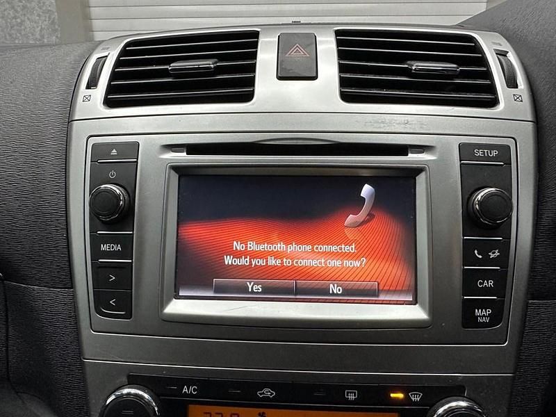 Used Toyota Avensis Business Edition 124 HP (91 kW) 2014 Grey Sedan