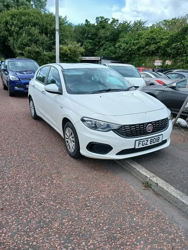 Used Fiat Tipo Easy 95 HP (69 kW) 2017 White Hatchback