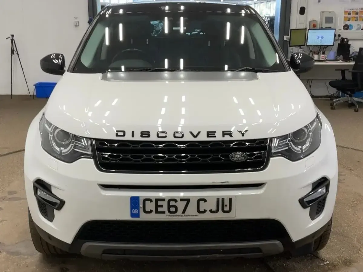 Used Land Rover Discovery Sport HSE 180 HP (132 kW) 2017 White SUV