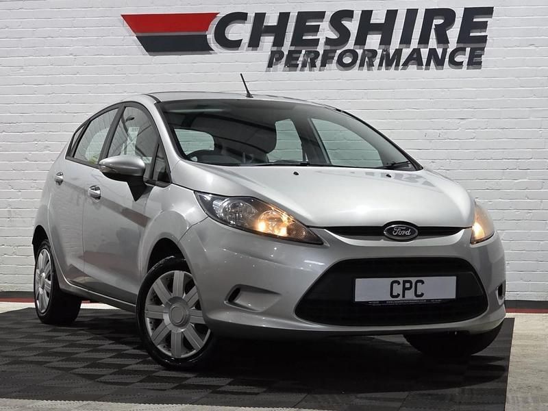 Used Ford Fiesta 92 HP (67 kW) 2017 Silver Hatchback