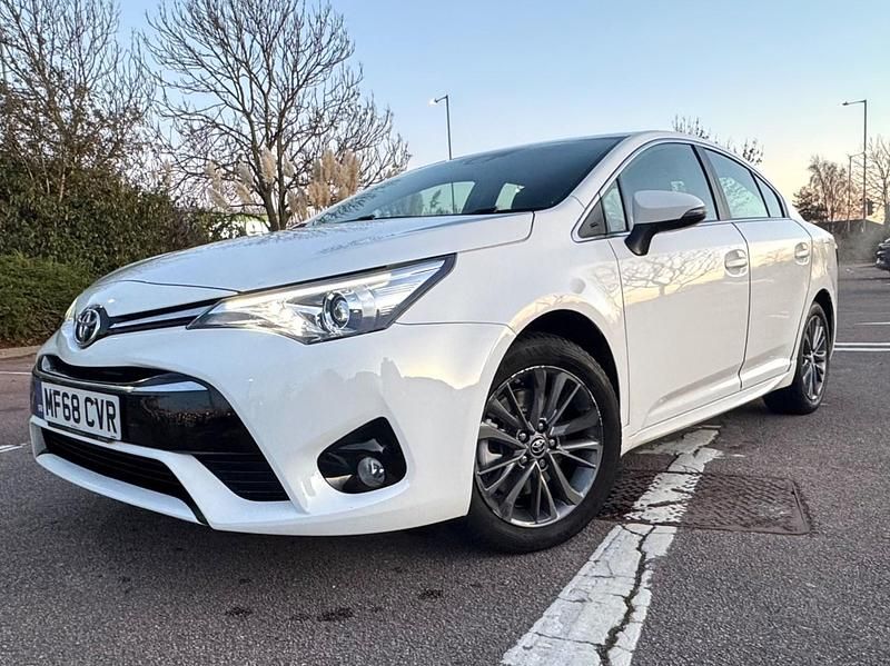 Used Toyota Avensis Business Edition 143 HP (105 kW) 2018 White Sedan