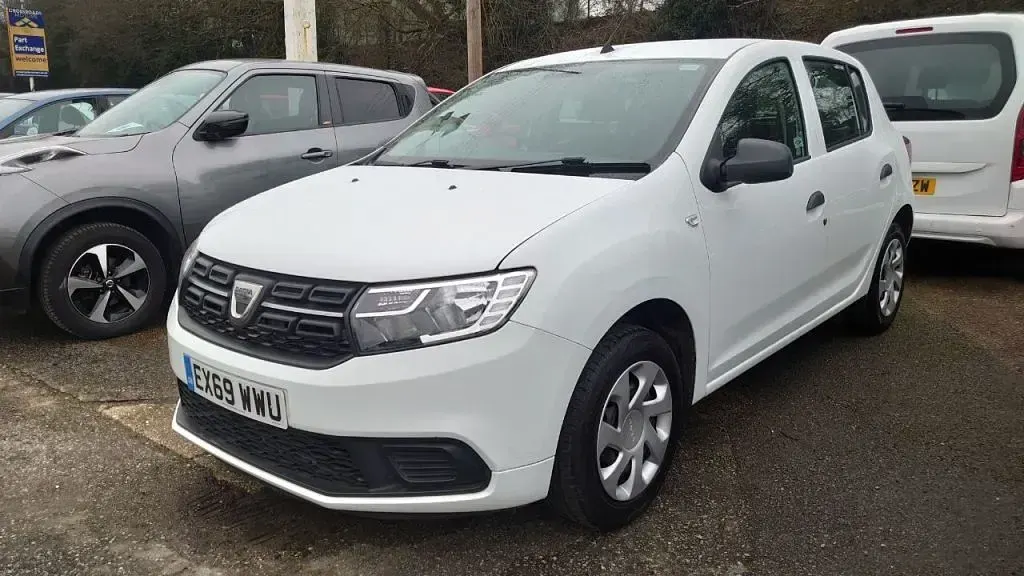 Używany Dacia Sandero Essentiel 90 KM (66 kW) 2019 Biały Hatchback