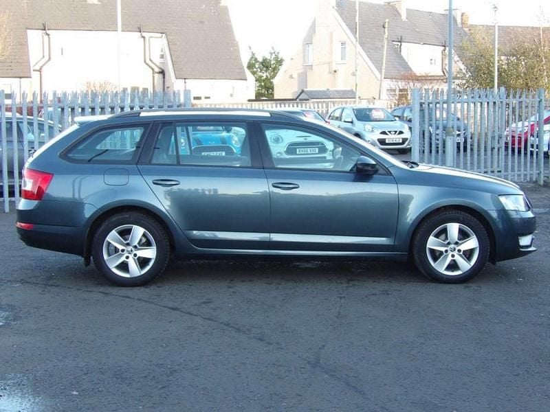 Grey Used 2017 Skoda Octavia SE Estate | £8,990 (Good price) - Image 1/4