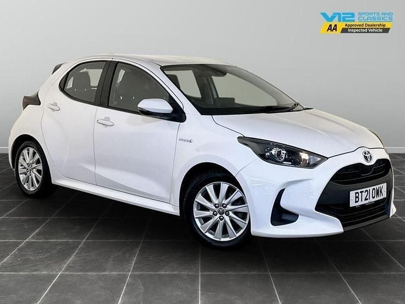 White Used 2021 Toyota Yaris Hybrid Hatchback | £12,895 (Good price) - Image 1/2