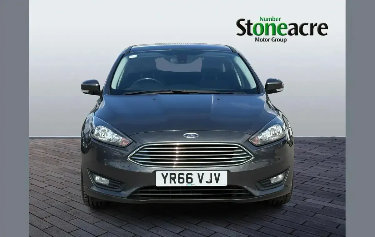 Used Ford Focus Zetec 123 HP (90 kW) 2016 Grey Hatchback