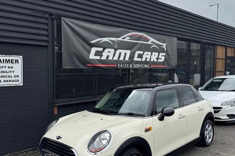 White Used 2017 Mini Cooper D Hatch Hatchback | £4,450 (Expensive) - Image 1/1