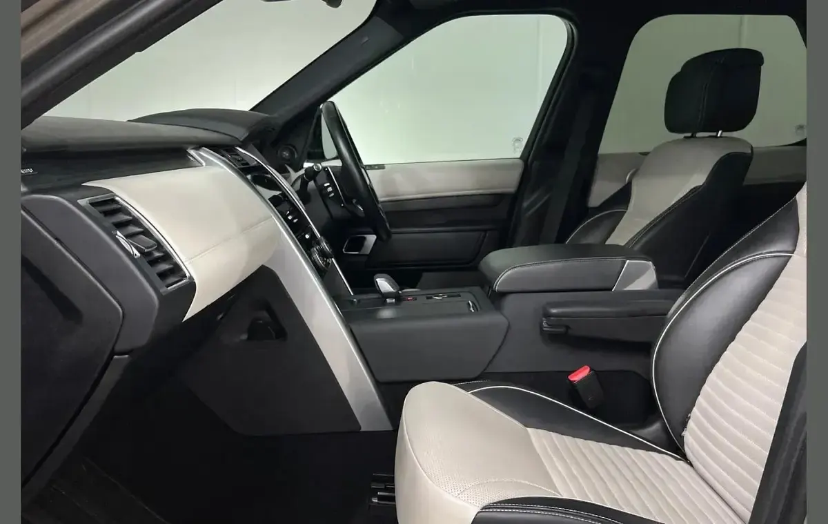 Used Land Rover Discovery 355 HP (261 kW) 2023 Silver SUV