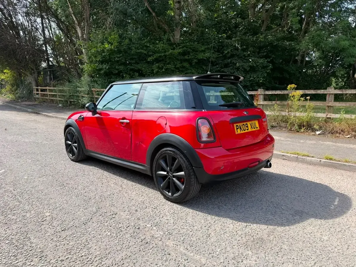 Used Mini Cooper Hatch 120 HP (88 kW) 2009 Red Hatchback
