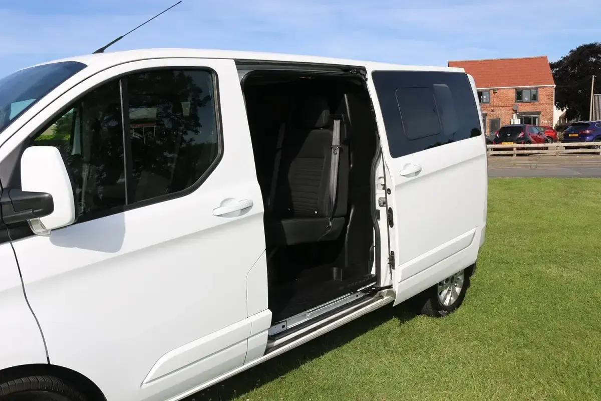 Used Ford Transit Custom Limited 185 HP (136 kW) 2021 White Estate