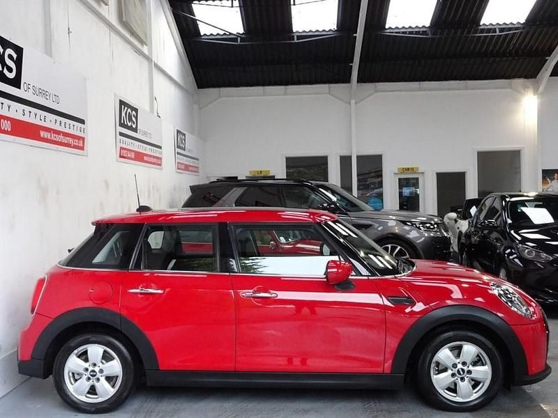 Used Mini Cooper Classic 136 HP (100 kW) 2022 Red Hatchback