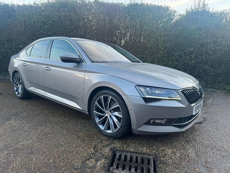 Used Skoda Superb LAURIN & KLEMENT 220 HP (161 kW) 2018 Beige Hatchback