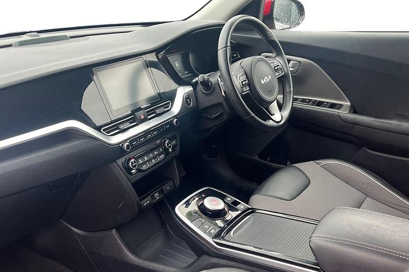 Used Kia Niro 100 kW (136 HP) 2021 Red SUV