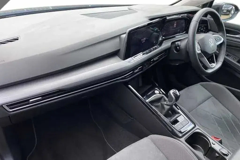Second-hand VW Golf VIII 130 CP (95 kW) 2024