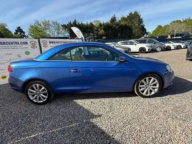 Usado VW Eos SE 140 HP (102 kW) 2010 Azul Cabrios