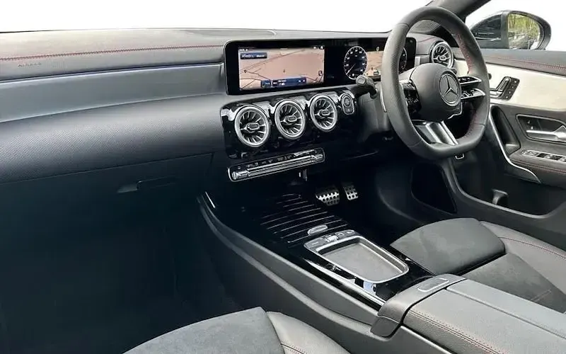 Second-hand Mercedes CLA220 AMG line 190 CP (139 kW) 2024 Gri Berlinǎ