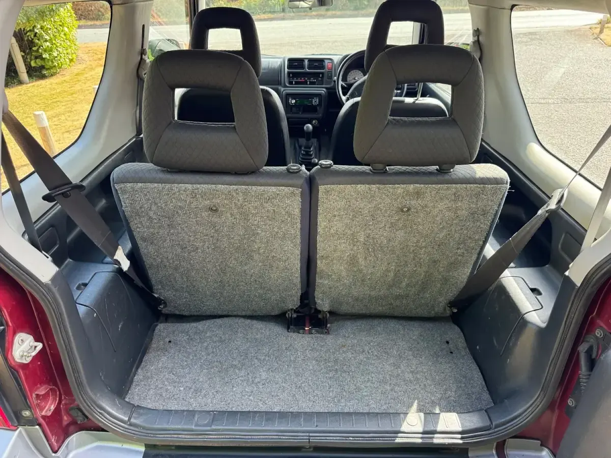 Used Suzuki Jimny 80 HP (58 kW) 2004 Red SUV