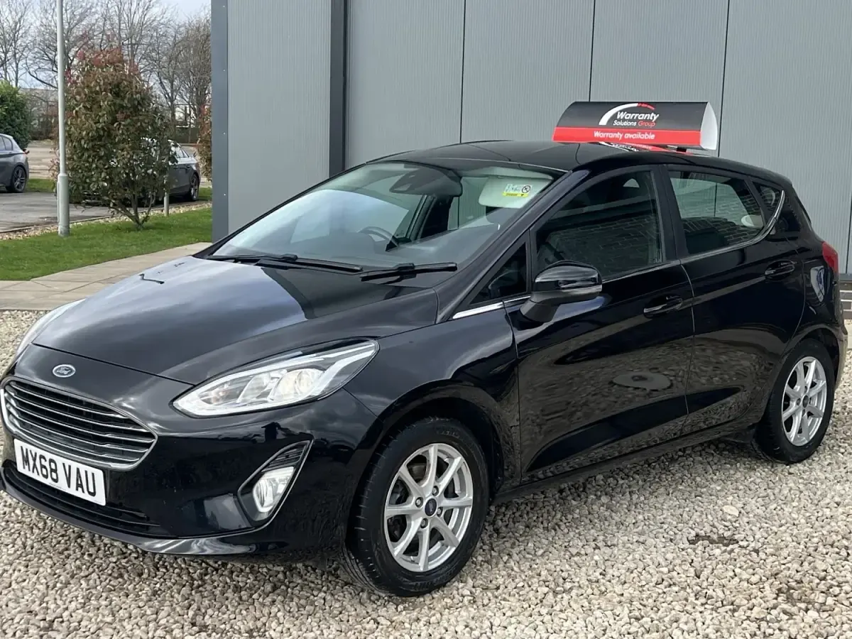 Usado Ford Fiesta Zetec 70 CV (51 kW) 2018 Negro Utilitario