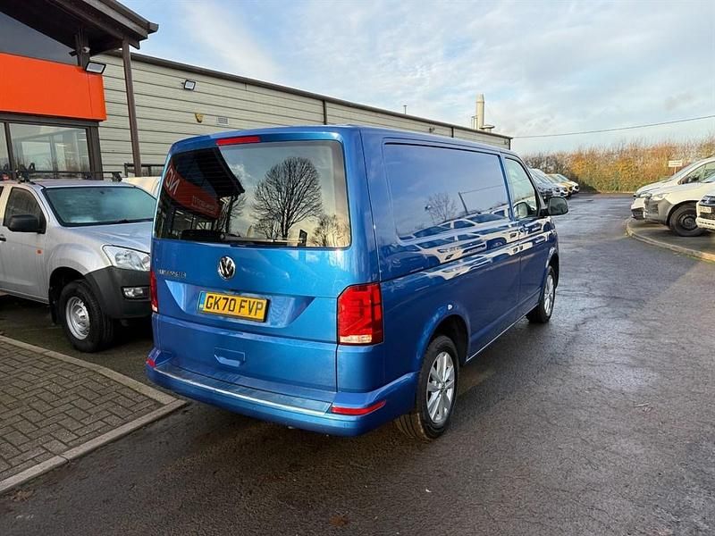 Second-hand VW Transporter 150 CP (110 kW) 2020 Albastru Van