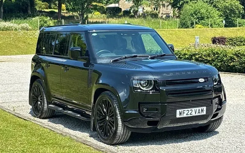 Used Land Rover Defender 249 HP (183 kW) 2023 SUV