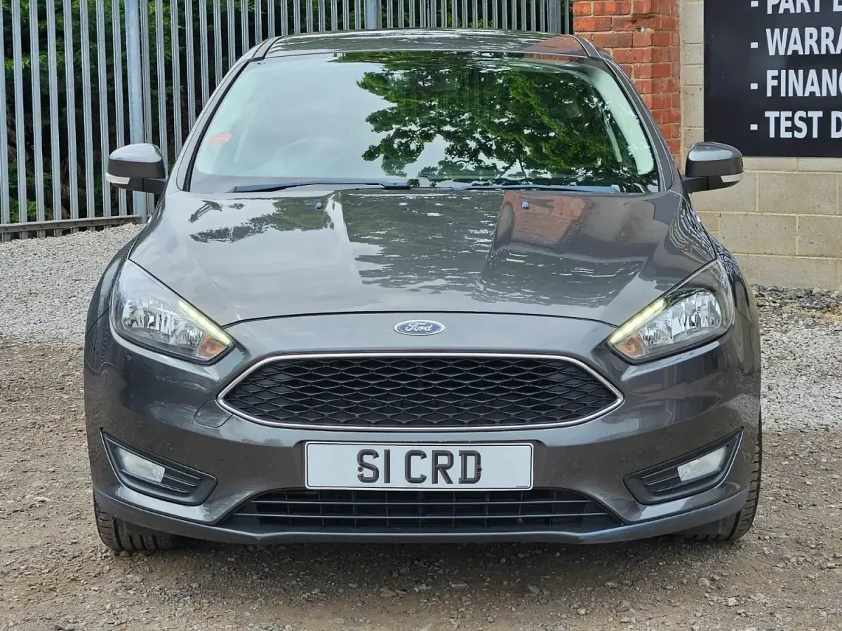 Używany Ford Focus Zetec 2015 Szary Hatchback