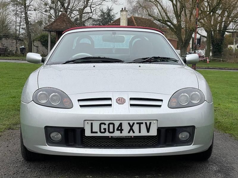 Usado MG TF 135 HP (99 kW) 2004 Prateado Cabrios