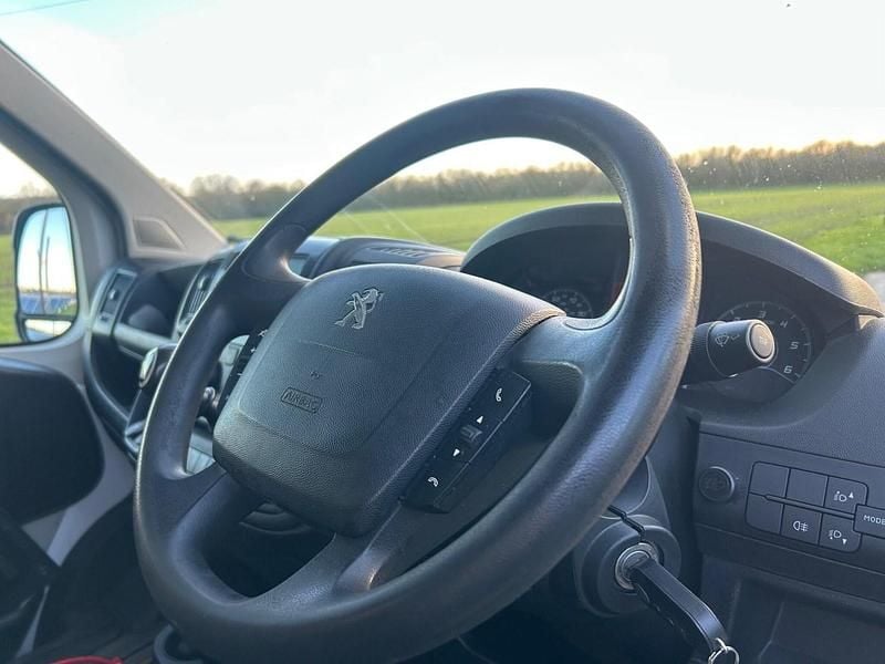 Used Peugeot Boxer 110 HP (80 kW) 2018 White Van