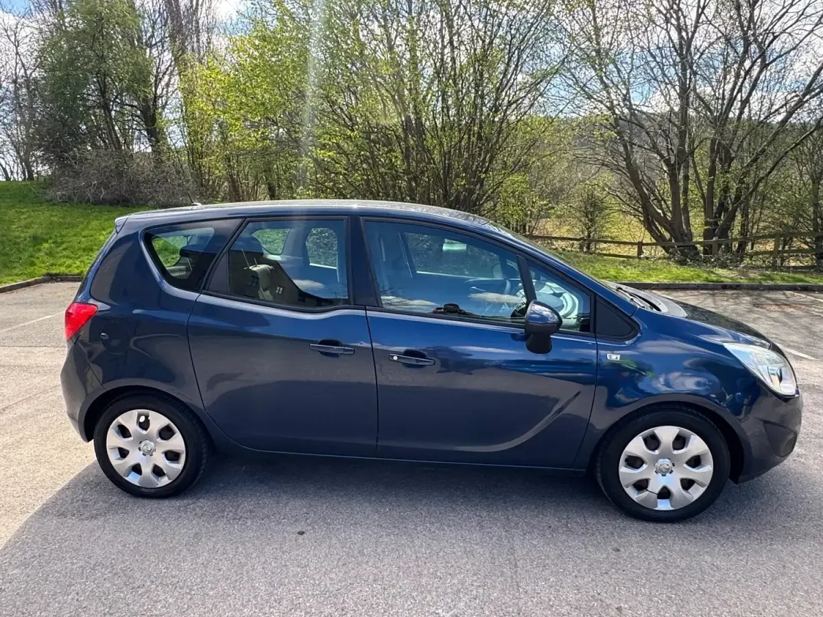 Second-hand Vauxhall Meriva 2011 Albastru Monovolum