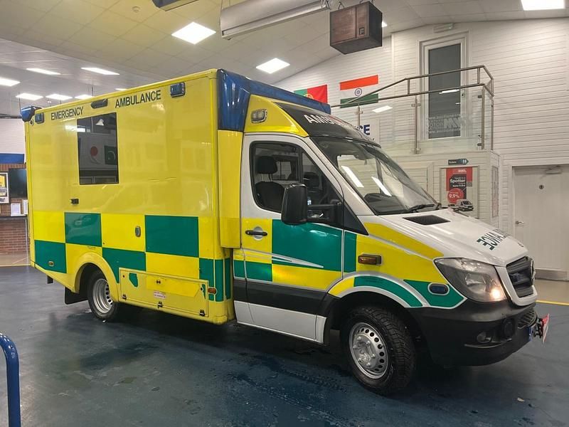 Used Mercedes Sprinter 190 HP (139 kW) 2015 Yellow Van