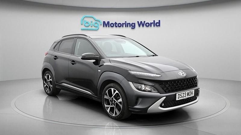 Second-hand Hyundai Kona Premium 120 CP (88 kW) 2023 Negru SUV