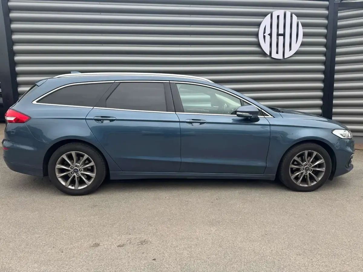 Używany Ford Mondeo Zetec 150 KM (110 kW) 2020 Niebieski Kombi