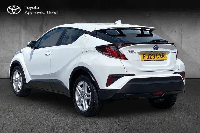 Used Toyota C-HR 122 HP (89 kW) 2023 Pure white SUV
