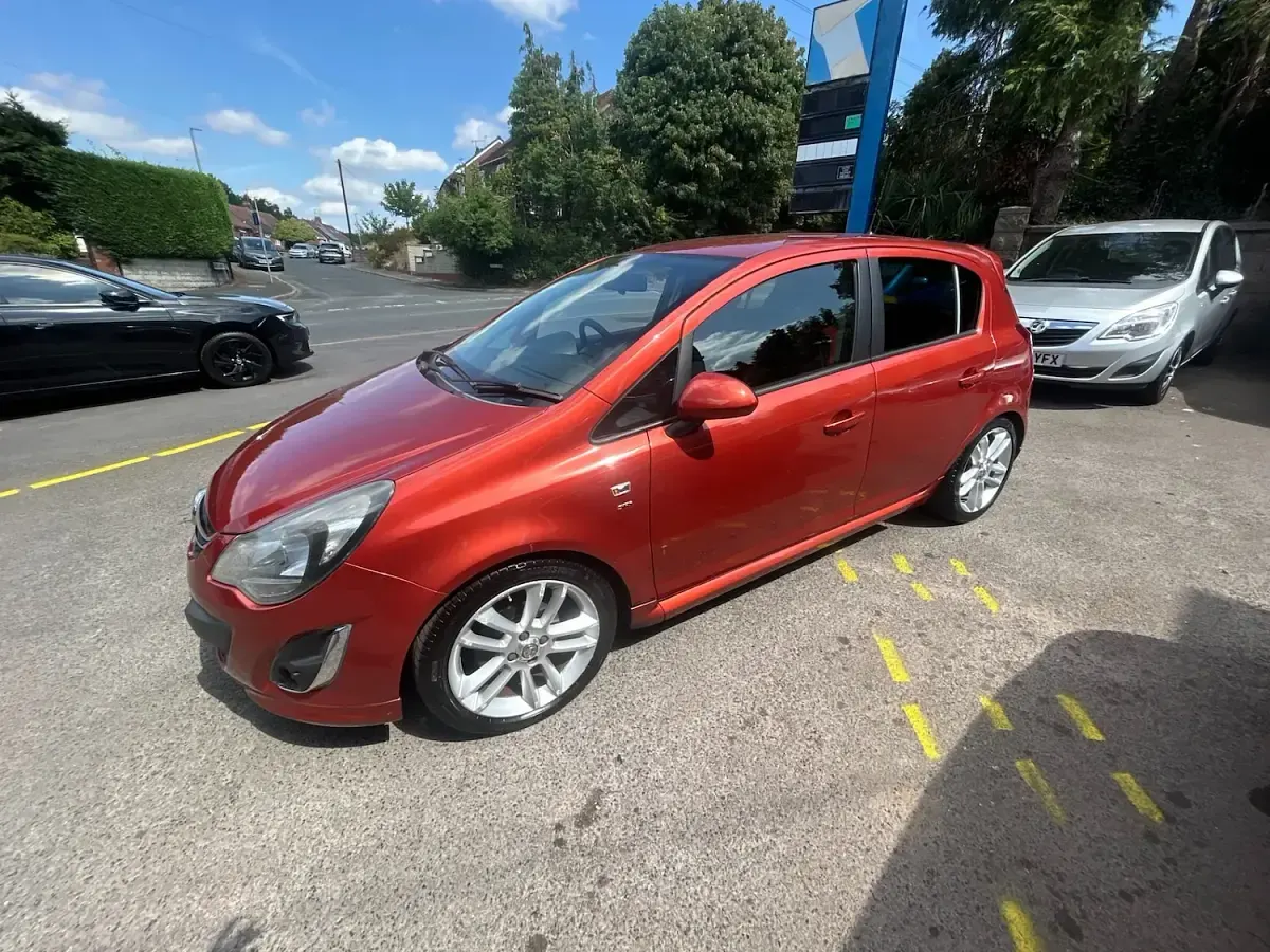 Used Vauxhall Corsa SRi 100 HP (73 kW) 2013 Red Hatchback