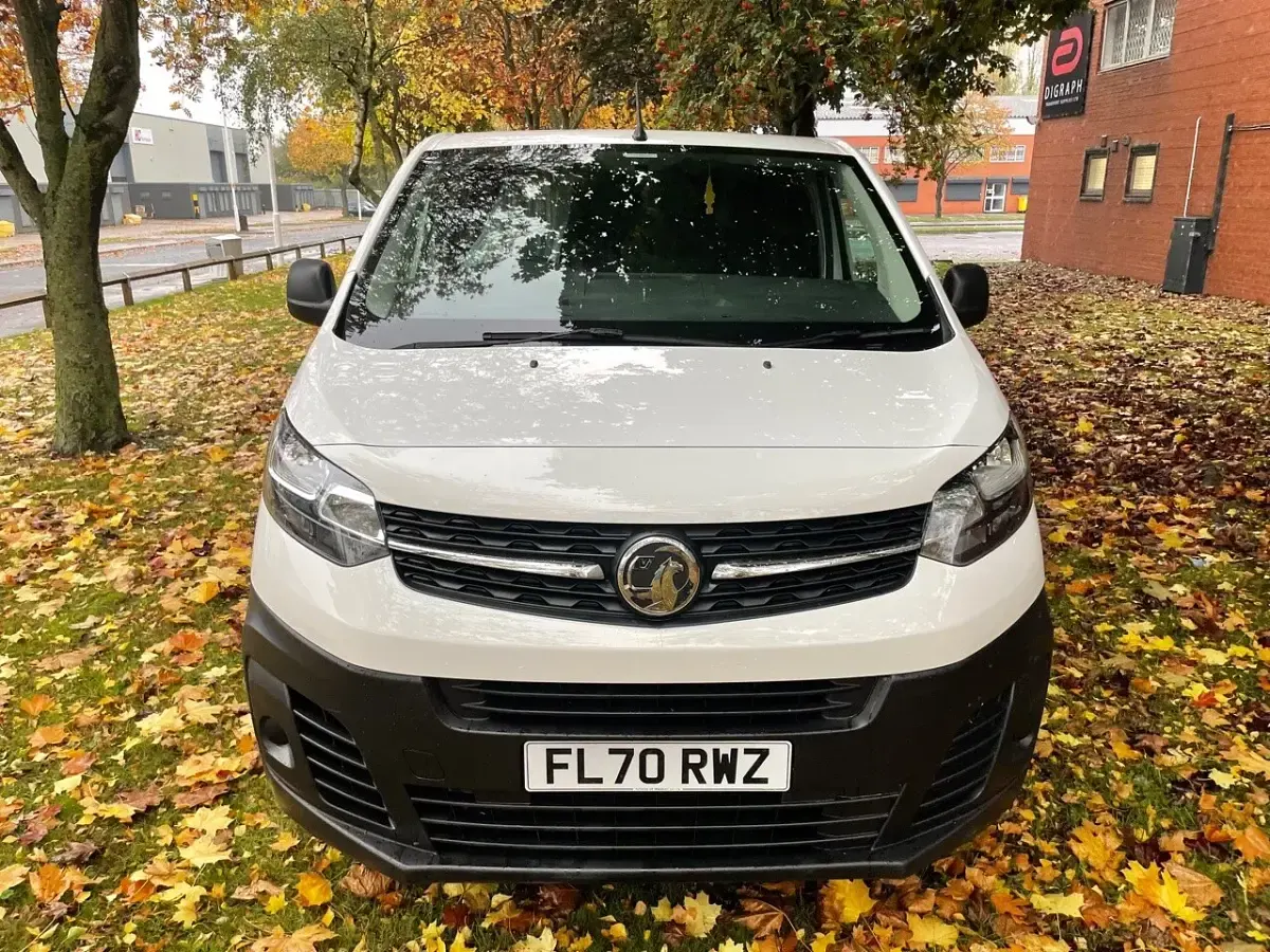Used Vauxhall Vivaro Edition 120 HP (88 kW) 2020 White MPV