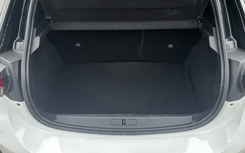 Begagnad Vauxhall Corsa Ultimate 101 HK (74 kW) 2023 Vit Halvkombi