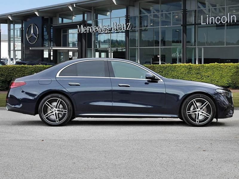 Used Mercedes E300 AMG Line Premium 313 HP (230 kW) 2024 Blue Sedan