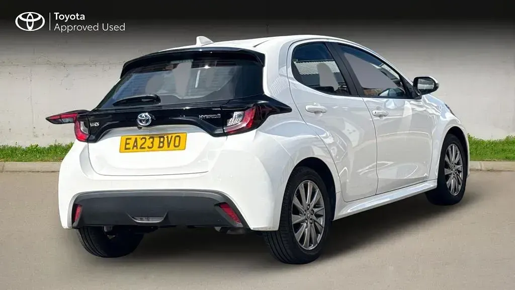 Used Toyota Yaris 2023 White Hatchback