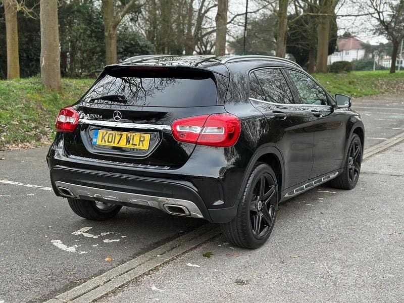 Begagnad Mercedes GLA200 AMG line 2017 Svart SUV