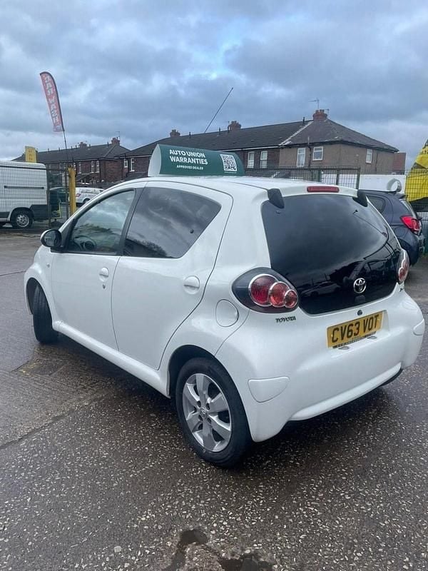 Used Toyota Aygo Style 68 HP (50 kW) 2013 White Hatchback