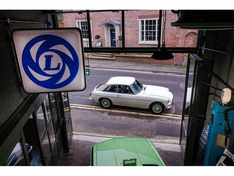 Used MG B GT 1967 White Coupe