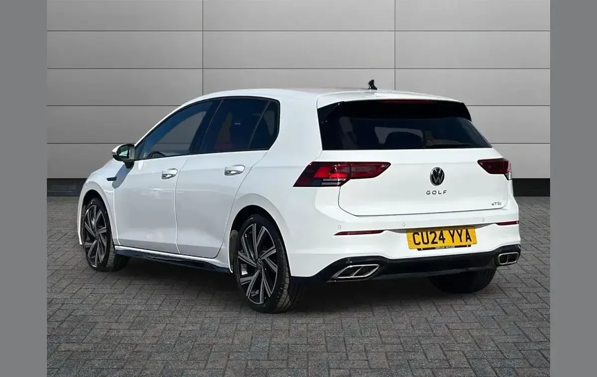 Used VW Golf VIII R-line 147 HP (108 kW) 2024 White Hatchback