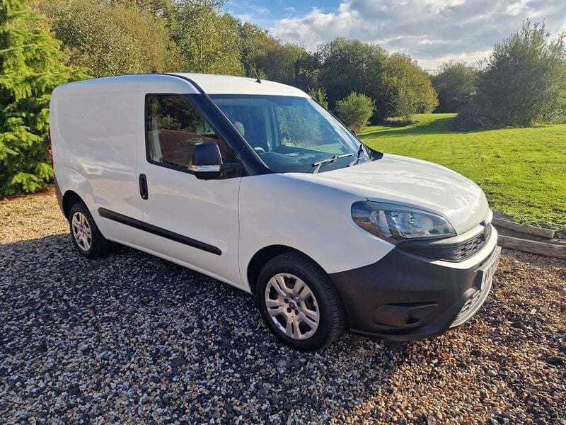 White Used 2020 Fiat Doblò MPV | £5,750 (Good price) - Image 1/4