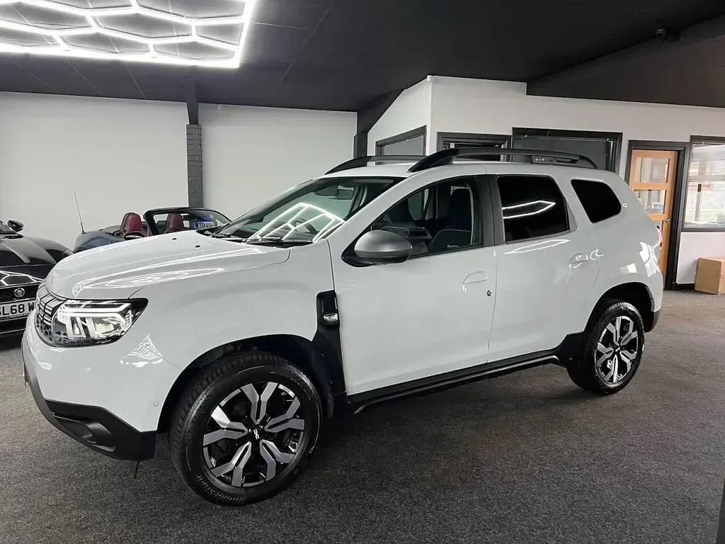 Used Dacia Duster Journey 90 HP (66 kW) 2023 White SUV