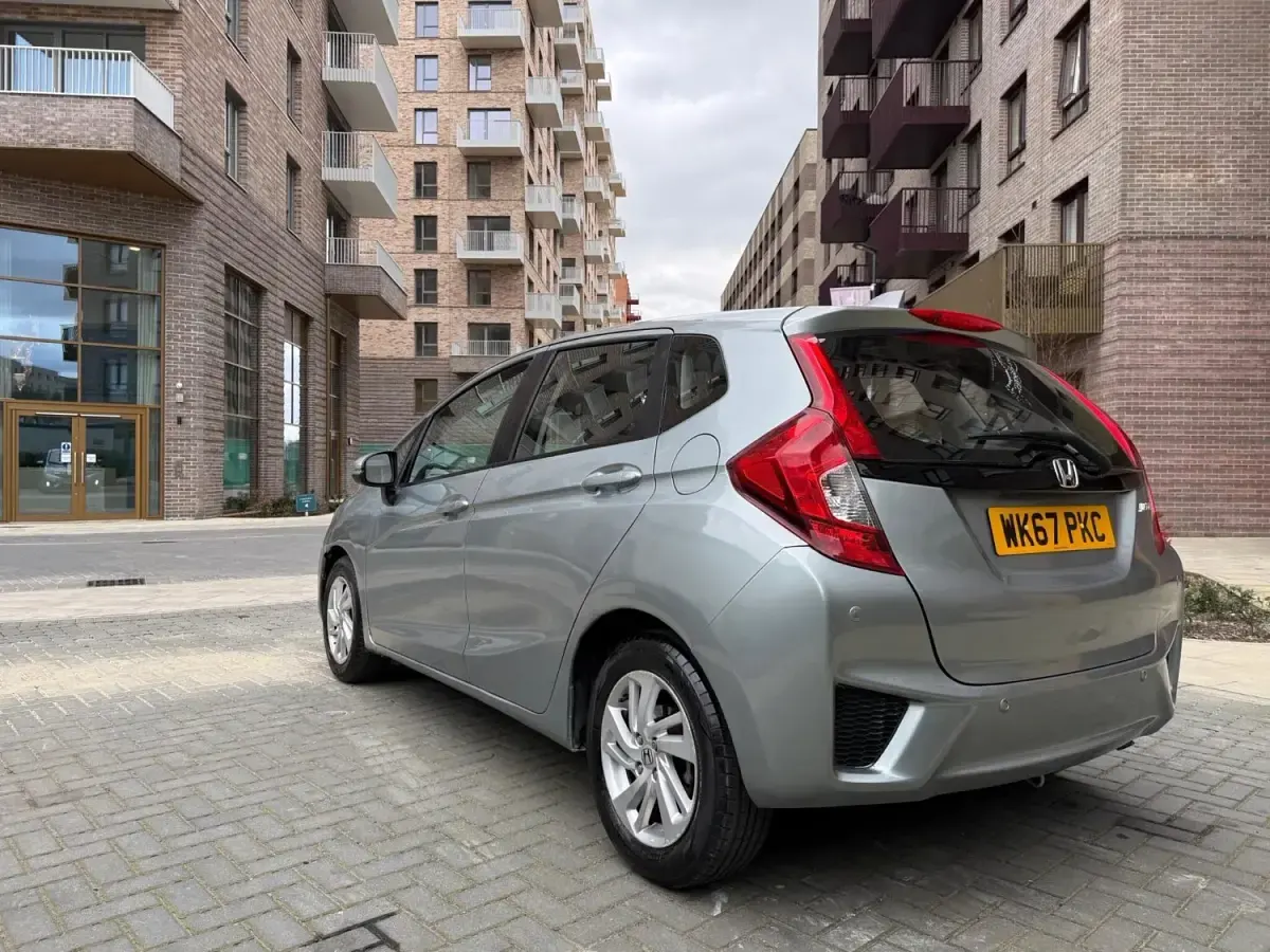 Begagnad Honda Jazz SE 102 HK (75 kW) 2017 Silver Halvkombi